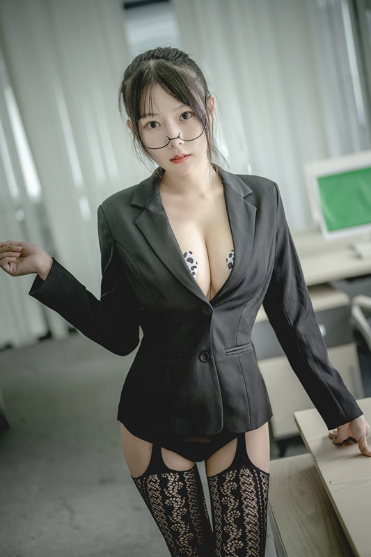 香草喵露露写真 – 黑色西装 [62P2V-1.26GB]